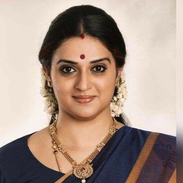 Pavithra Lokesh: చిన్న వయసులోనే తనను పడేసిన స్టార్ హీరో 